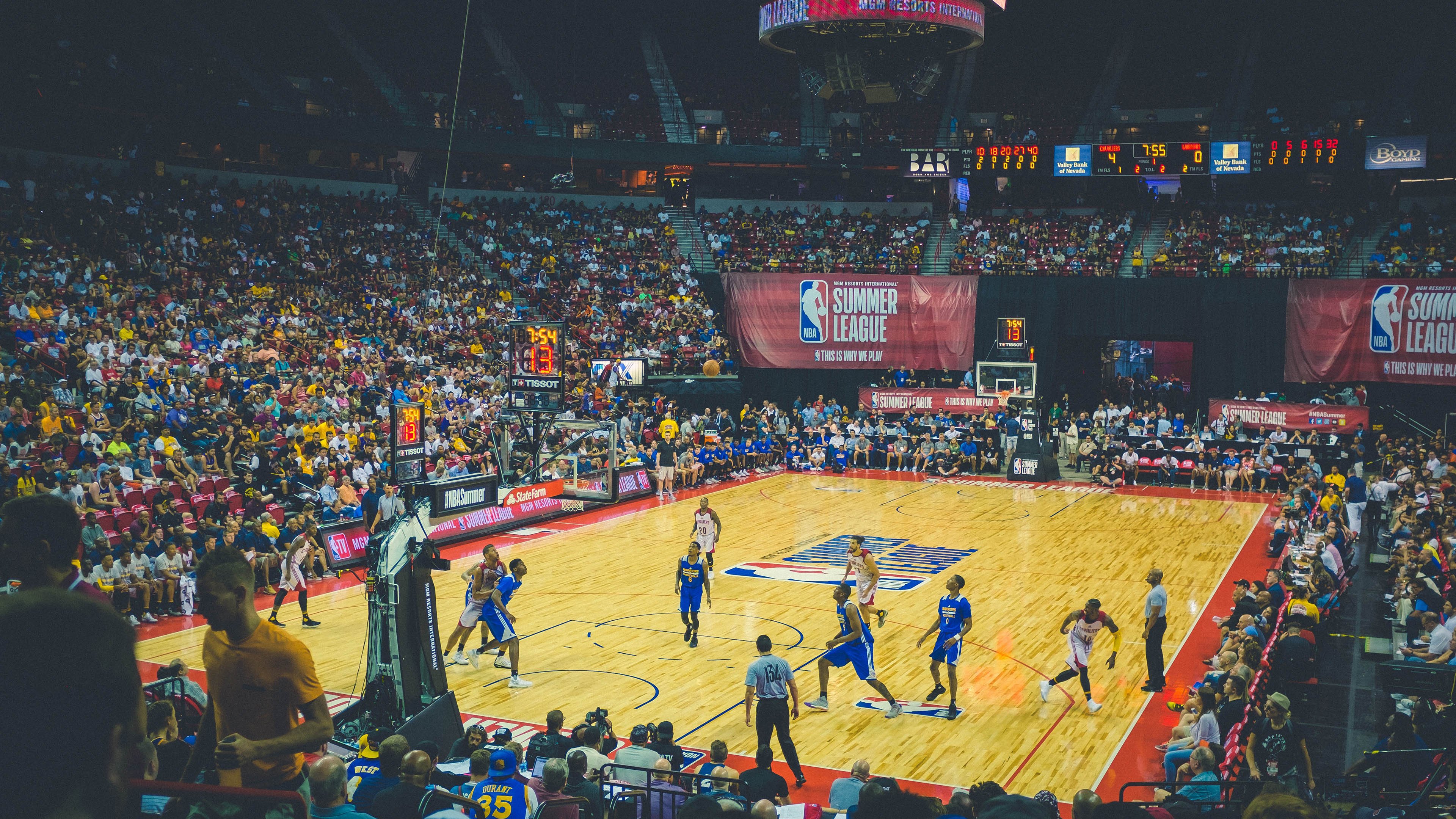 经典绝杀：那些比赛中令人难以忘怀的精彩瞬间，比赛精彩绝伦